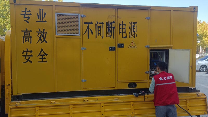 蔡甸柴油发电机组和UPS电源配合使用时，如何避免切换过程中的电力中断？